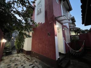 Casa de 2 andares até 7 hóspedes - três quadras do Metrô, Ar condicionado, Wi-Fi 50mps, Garagem