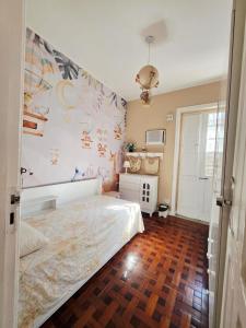 Casa de 2 andares até 7 hóspedes - três quadras do Metrô, Ar condicionado, Wi-Fi 50mps, Garagem