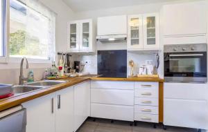 2 Bedroom Cozy Home In Saint-Yvi