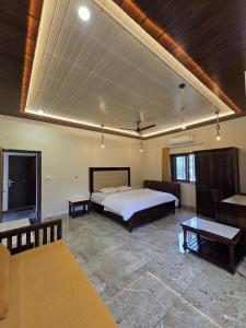 ROYALE NEELKANTHVILLa