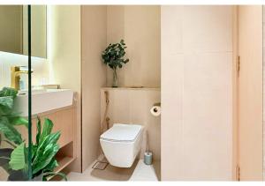 Chic Modern Studio Unit in JVC with 65 inch TV