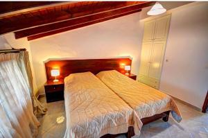 Yiannis seafront apartment