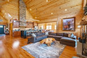 Mountain Side Lodge