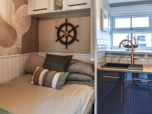 White Mermaid - Uk42775