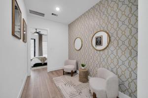 Accessible 3 Bedroom Home with Private Entrance Game Room and Parking for 6