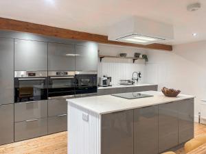 Golden Goose Cottage - Ukc7087