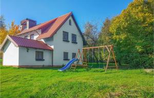 3 Bedroom Cozy Home In Sterlawki Male