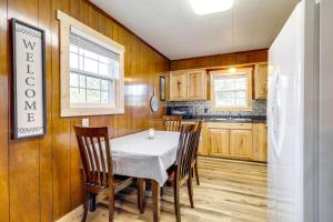 Devils Fork Resort Cabin with Designated Boat Slip!