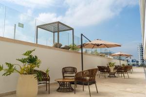 Luxury Apartment Suite Lake View 2 min Airport