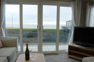 Seaview Caravan f17 at Neptune Park, Tywyn