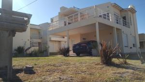 CASA DE PLAYA LAS BALLENAS - Frente al mar - Monte Hermoso