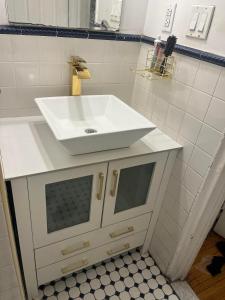 2 Spacious Bedrooms in Rego Park