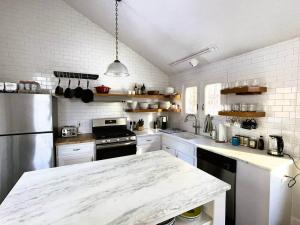 Cozy Lake House - SalisburyLakeville