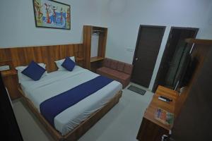 Hotel RK Residency Near,Prem mandir,Keli kunj & Bankey bihari Budget hotel in vrindavan