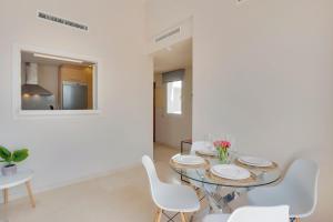 Modern 2 Bed PH in Alcazaba Lagoon - RDR526
