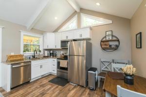 Soul Sister- Creek View, WiFi, Firepit, WiFi, Hiking, 4 mins to Natural Bridge