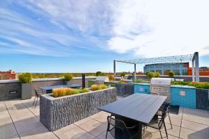 Spacious Apt Near Metro in Prime Area