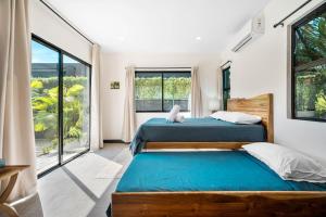 CU21 Stylish 5BR Home with Pool and Casita Close to Beach