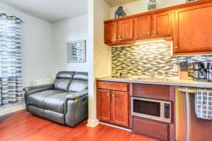 Studio Retreat with Pool, Trails and Lake Access