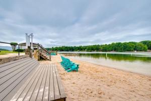 Studio Retreat with Pool, Trails and Lake Access