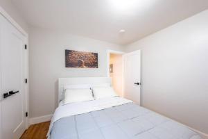 Modern 2BR 8 mins to Penn Station with WiFi Laundry
