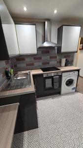 Modern 2-Bed High Spec Flat Apartment in Town Centre