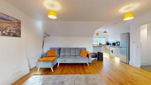 Stylish Georgian Apartment In An Ideal Location