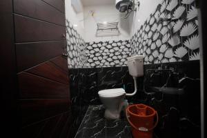 Rayzen Stays & Backpackers Hostel