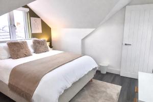 Modern 2BR Flat Sleeps 5 Near Stratford & Westfield