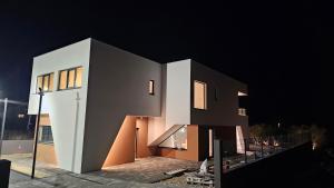 Villa 60 Degrees with heated pool and basketball court