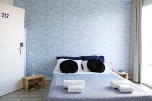 Double or Twin Room with Balcony room in Ostello Meet Gardalake Hostel