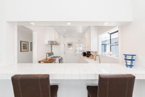 Bayfront 3Br With Harbor Views, Only Steps To The Beach By Beachview Rentals