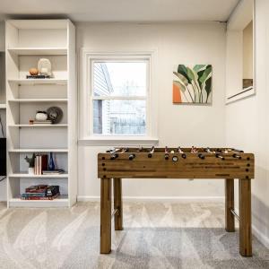 Broad Ripple Falcon Crestview Bungalow-Family Friendly