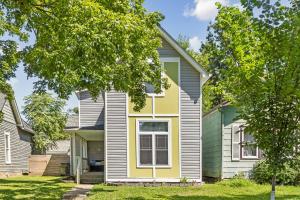 Chic 3BR Home with Fire Pit-Private Yard-Family Friendly