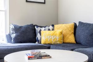 Chic 3BR Home with Fire Pit-Private Yard-Family Friendly