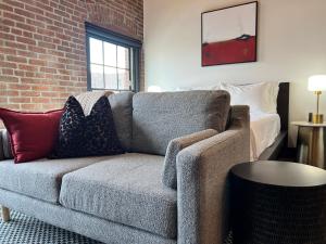 Brick & Bed Riverfront Lofts, T 403