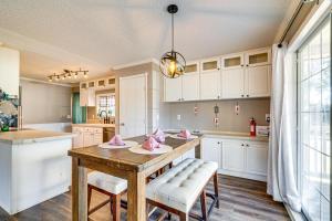 Paddle, Swim and More! Charming Home in High Springs