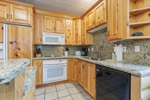 Abode at Black Bear 252