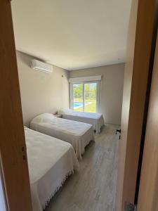 Casa Costa Esmeralda 4 dormitorios 3 baños 1 toilet Pileta 10Pax
