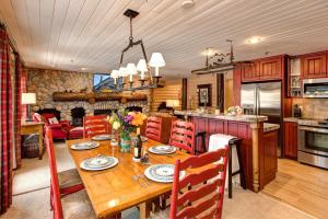 Abode at Black Bear 103