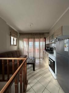 Giannis home 2