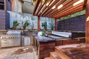 Abode at Dynamite Haus