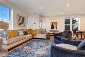 Abode at Dynamite Haus