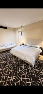 Enjoy a full floor with a panorama with a balcony with a separate bathroom