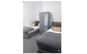 Comfortable Twin Room with Ensuite Bathroom & Shared Kitchen in Warrington