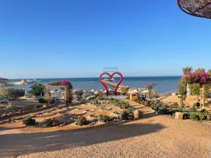 Family-Friendly Studio, Beach and Pools Access