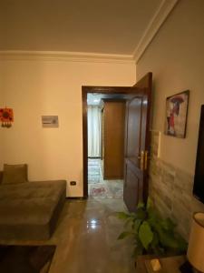 ستوديو مفروش للايجار في موقع مميز