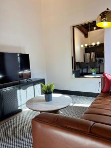 Brick & Bed Riverfront Lofts, T 405