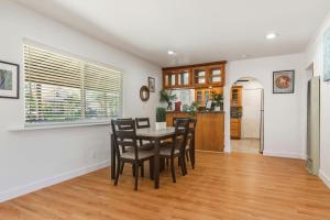 Spacious 4BR House Free Parking w Backyard BBQ