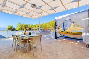 Villa with Pool and Nature View